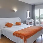 ホテル Naranjos