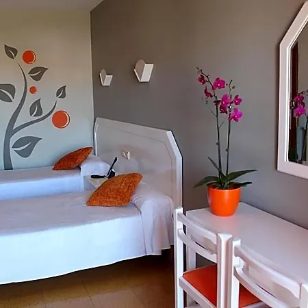 Naranjos Hotel A Revolta