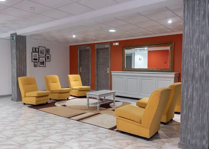 洛斯那然约斯酒店 2* 莱沃尔塔