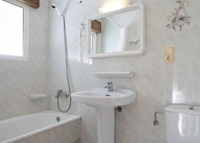 洛斯那然约斯酒店 2* 莱沃尔塔